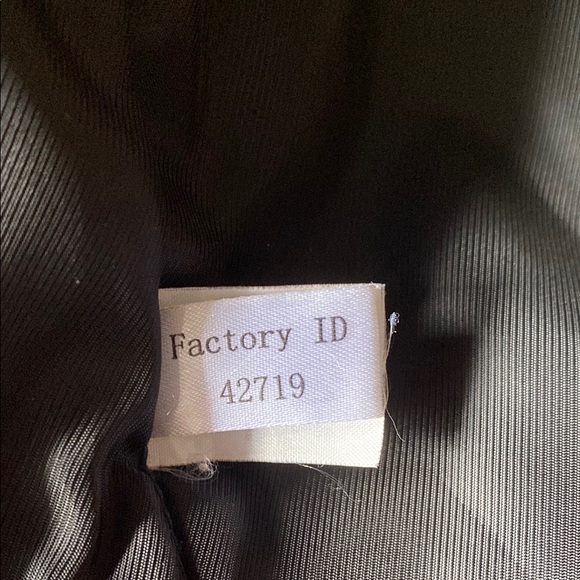 Express Men's Black Puffer Vest - Picture 6 of 8